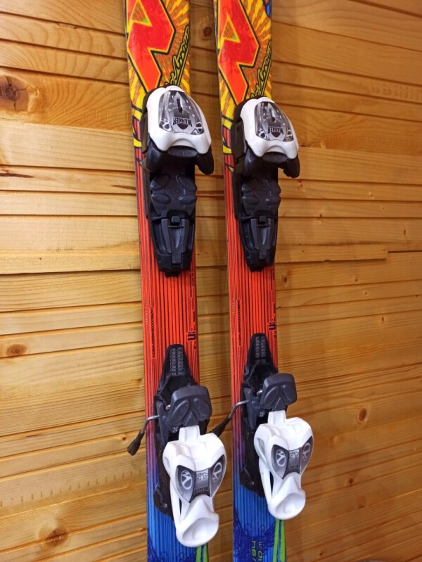LYŽE NORDICA FIREARROW JR 130CM + LYŽIARKY TECNICA COCHISE JT3 23MP